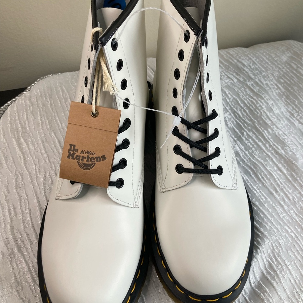 Dr. Martens 1460 White Smooth Leather Boots Men’s 10 / Women’s 11 NWT